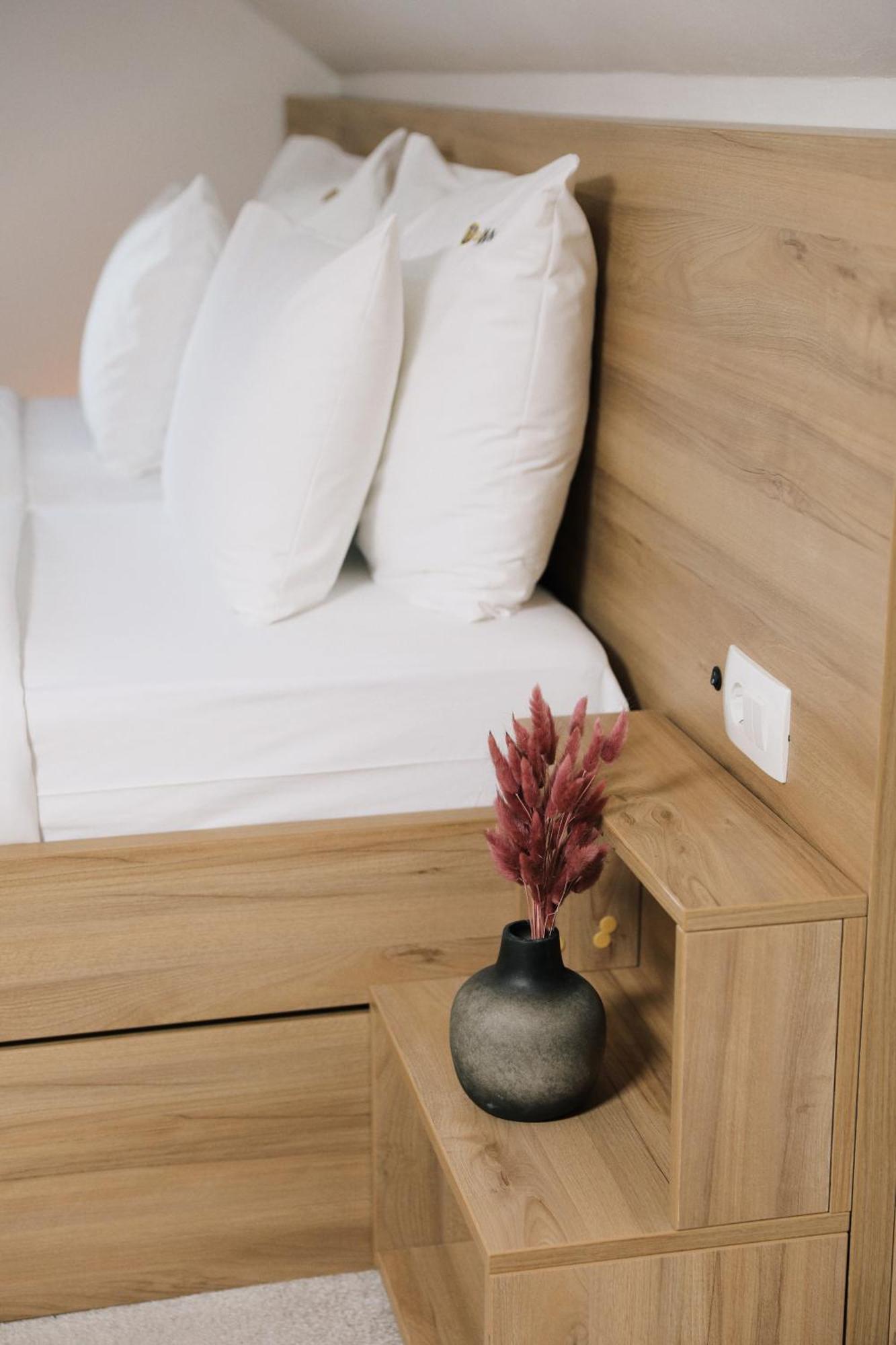 Sax-Win Hotel Pozega Luaran gambar